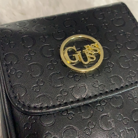 GUESS phone case/crossbody - Picture 5 of 7